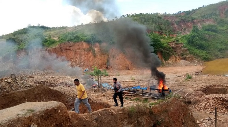 Tim Gabungan Tni Polri Tertibkan Penambangan Biji Timah Ilegal