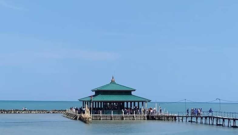 Tempat Wisata Di Demak Jawa Tengah Nomor Berada Di Laut Bagian