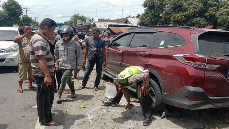 Daihatsu Sigra Di Maros Ringsek Ditabrak Truk Sopir Dan Penumpang