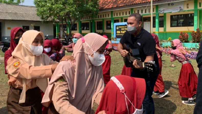 MNC Peduli Dan YEMI Salurkan Sembako Untuk Nelayan Di Bekasi