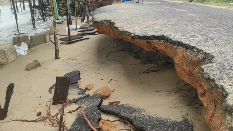 Rumah Warga Di Kolaka Utara Digerus Abrasi Nyaris Ambruk