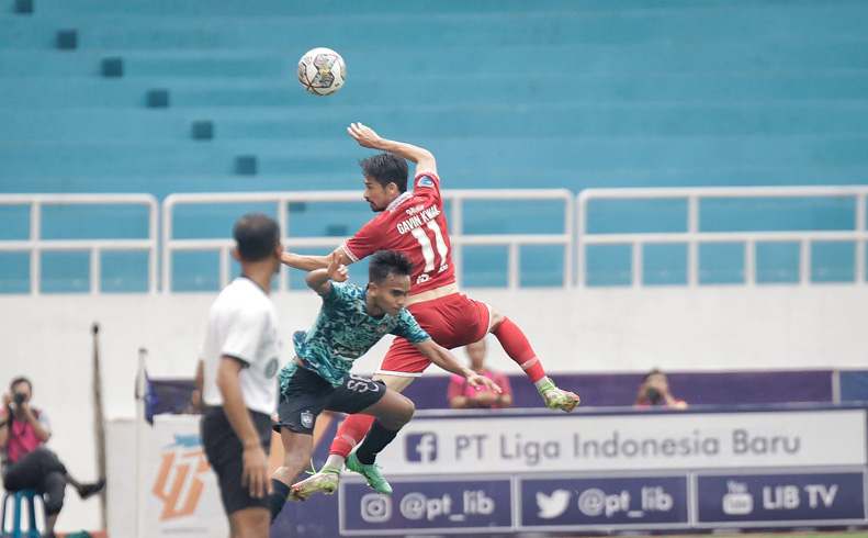 Kronologi Bentrok Suporter Dengan Polisi Di Luar Stadion Jatidiri Saat