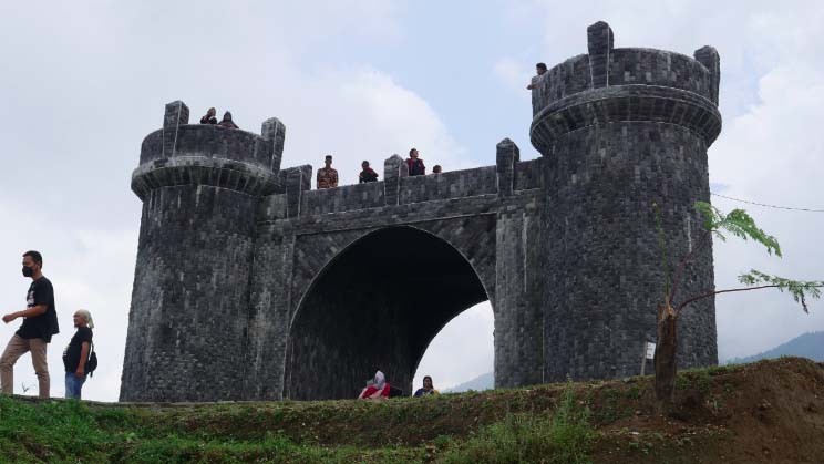 5 Wisata Di Lereng Gunung Merbabu Ada Negeri Khayangan Seperti Di Buku