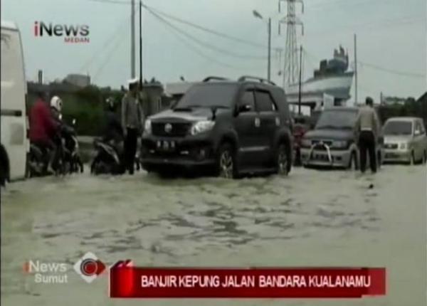 Terendam Banjir Akses Jalan Ke Bandara Kualanamu Nyaris Lumpuh