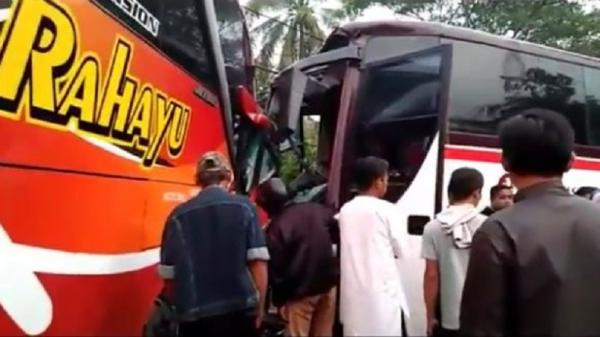 Bus Tabrakan Di Tasikmalaya Penumpang Tewas Dan Luka Luka