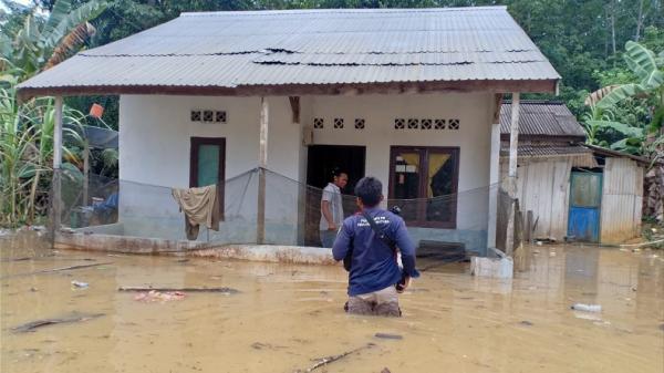 Banjir Di Penajam Paser Utara Kaltim 379 Jiwa Terdampak Dan 1 Jembatan