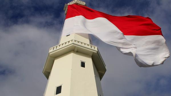 Bendera Merah Putih Raksasa Berkibar Di Menara Suar Perbatasan Hot