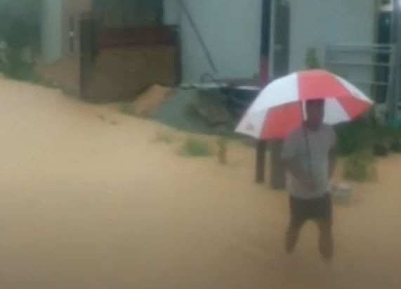 Video Banjir Dan Longsor Terjadi Di Batam Akibat Hujan Deras 2 Hari