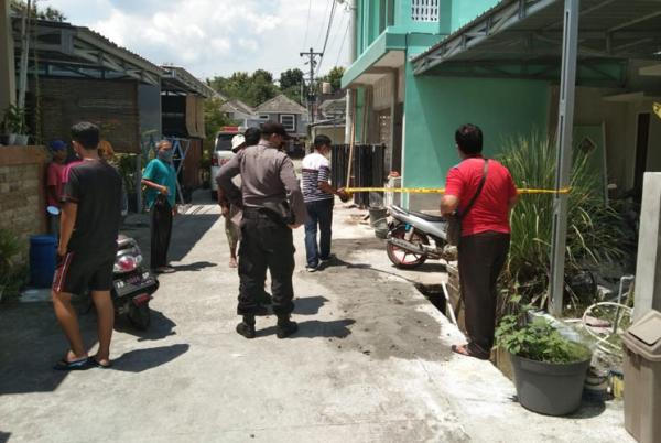 Jatuh Dari Atap Seorang Buruh Bangunan Tewas Tersengat Listrik