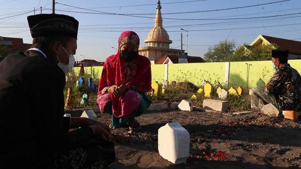 Adab Ziarah Kubur Bacaan Doa Serta Hari Terbaik