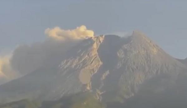 Gunung Merapi Masuki Fase Ekstrusi Sering Muntahkan Awan Panas Dan