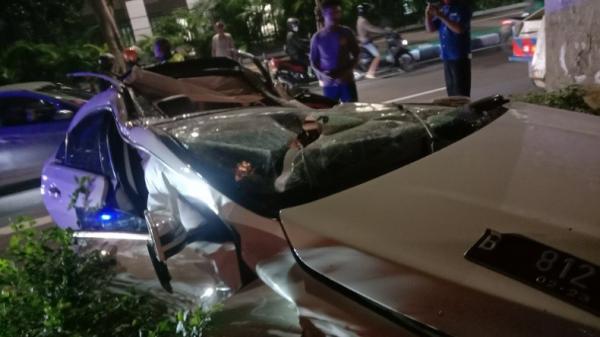 Kronologi Mercedes Benz Kecelakaan Di Senayan Tabrak Trotoar Terpental