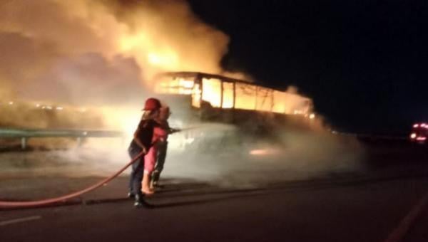 Detik Detik Bus Rosalia Indah Terbakar Di Tol Pejagan Pemalang