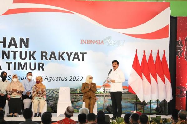 Bagikan 3 000 Sertifikat Tanah Menteri ATR Hadi Tjahjanto Saya Harap