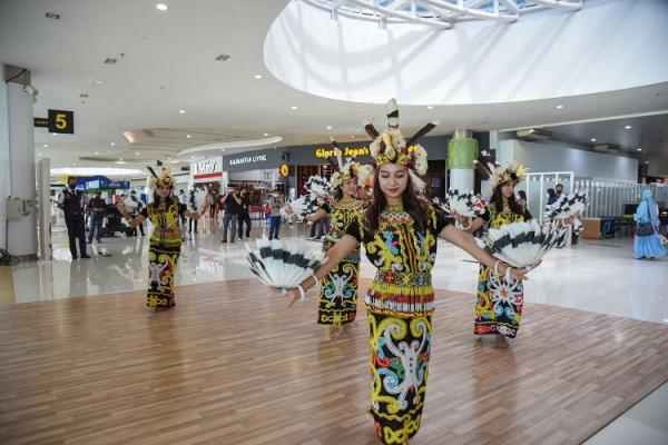 Peringati Hari Pelanggan Nasional Angkasa Pura I Hadirkan Pertunjukan