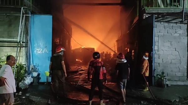 Gudang Rongsokan Di Madiun Terbakar Hebat Barang Bekas Siap Jual Ludes