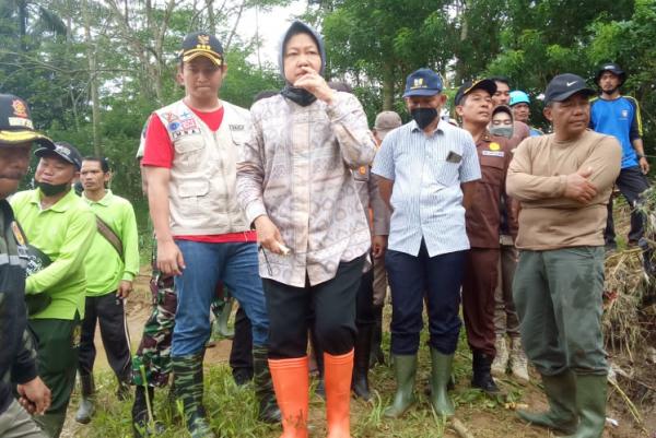 Atasi Kawasan Rawan Terisolir Akibat Banjir Mensos Dirikan 4 Lumbung