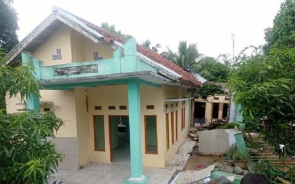 Diguyur Hujan Lebat Puluhan Rumah Warga Lebak Terdampak Longsor Hingga