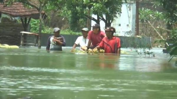 Terserang Penyakit Ratusan Korban Banjir Di Jepara Datangi Posko Kesehatan