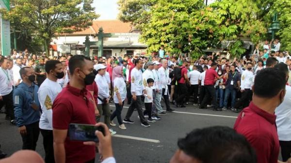 Ikut Porseni Nu Dan Jalan Sehat Di Solo Jokowi Gandeng Jan Ethes