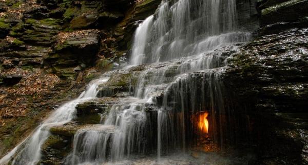 Misteri Api Abadi Di Air Terjun Yang Jadi Objek Wisata Tidak Padam