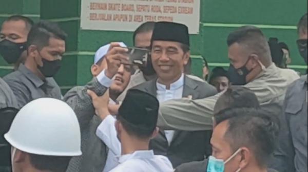 Momen Ribuan Warga Nahdliyin Sambut Presiden Jokowi Di Puncak Resepsi 1