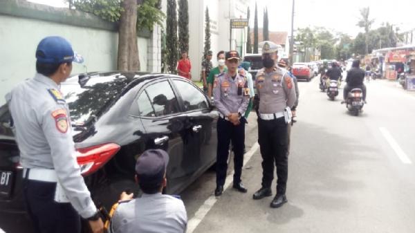 Parkir Di Lokasi Terlarang Dan Bikin Macet Mobil Digembok Petugas