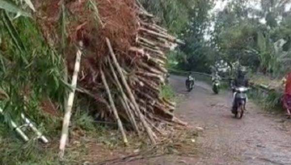 Sempat Tertutup Longsor Jalur Alternatif Cigombong Bogor Sudah Bisa