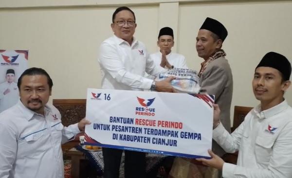 Salurkan Sembako Ke Ponpes Darul Falah Cianjur TGB Harap Partai