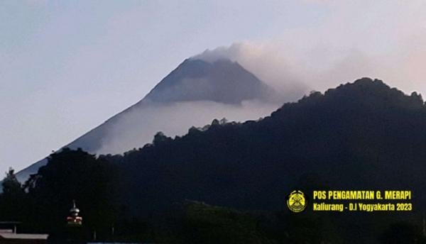 Gunung Merapi Alami 35 Kali Gempa Guguran Sejak Senin Dini Hari