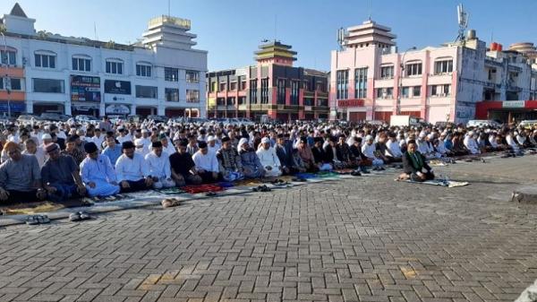 Tumpah Ruah Ribuan Jemaah Muhammadiyah Sholat Ied Di Kawasan Megamas