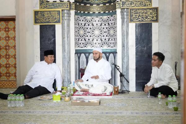 Didampingi Gibran Prabowo Silaturahmi Dengan Habib Syech Di Solo