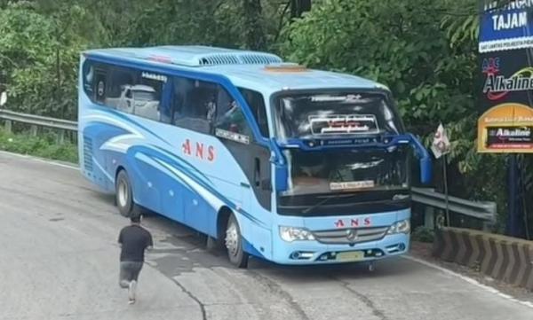 Aksi Heroik Penyelamatan Bus Alami Rem Blong Di Sitinjau Lauik Netizen