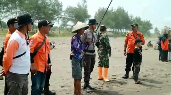 4 Remaja Terseret Ombak Laut Pantai Selatan Kebumen 1 Orang Hilang