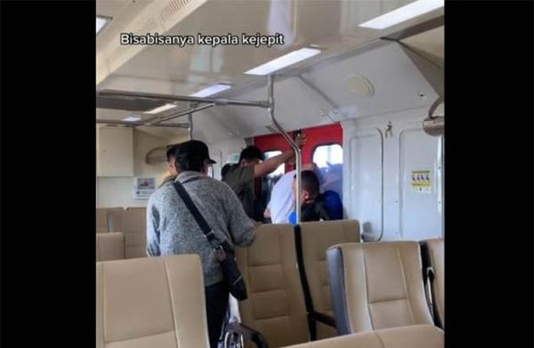 Viral Kepala Penumpang Terjepit Pintu Kereta Bandara YIA PT KAI Daop 6