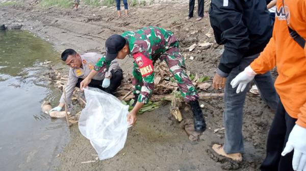 Geger Penemuan Potongan Tubuh Manusia Di Sungai Bengawan Solo Polisi