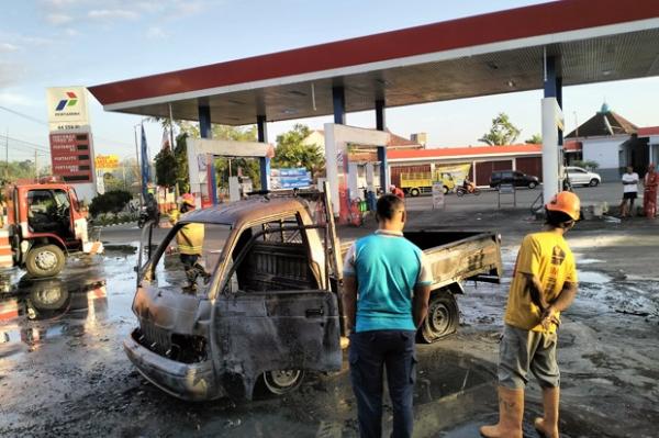 Gegara Main HP Saat Mengisi BBM Di SPBU Pikap Ludes Terbakar