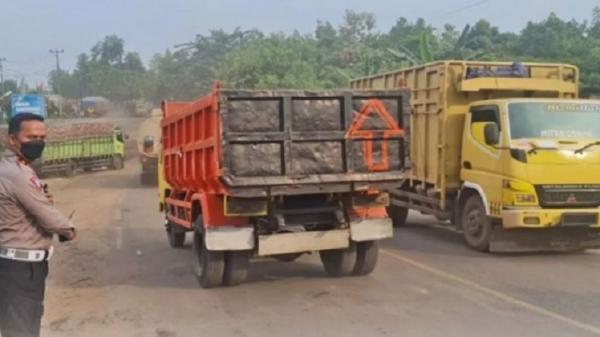 Cegah Pengantar Calon Jamaah Haji Terjebak Macet Polda Jambi Hentikan