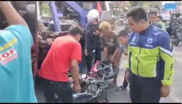 Kecelakaan Hari Ini Di Bojonegoro 2 Pemotor Tewas Ditabrak Bus Ugal Ugalan