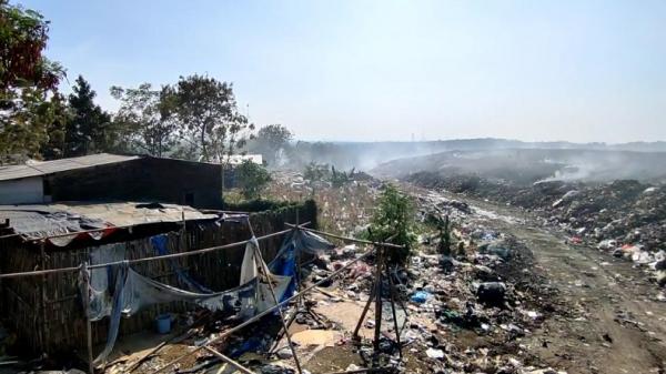 Asap Masih Mengepul Di TPA Kopiluhur Cirebon Pengelola Siaga Dan Waspada