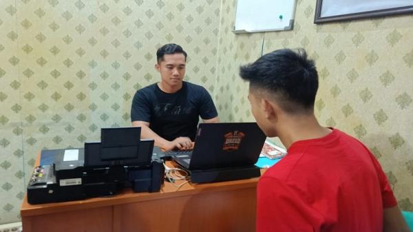 Kecanduan Judi Online Kasir Toko Kue Di Cianjur Nekat Gasak Uang Hasil