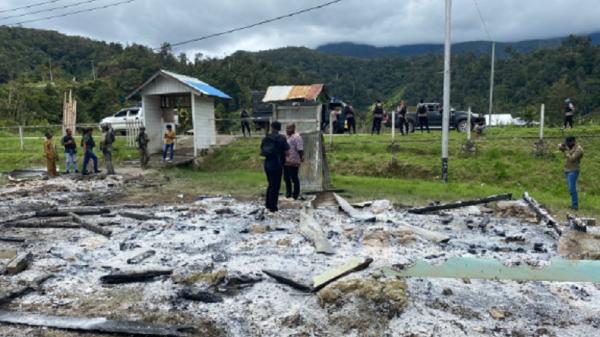 Olah Tkp Kebakaran Kantor Balai Dan Posyandu Kampung Deiyapa Polisi