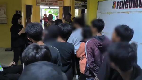 Tepergok Hendak Tawuran Belasan Remaja Ditangkap Polisi Di Permakaman