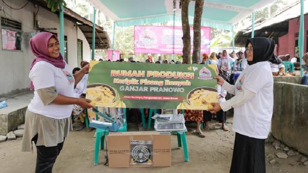 Wanita Nelayan Sadulur Ganjar Bantu Emak Emak Pangandaran Produksi