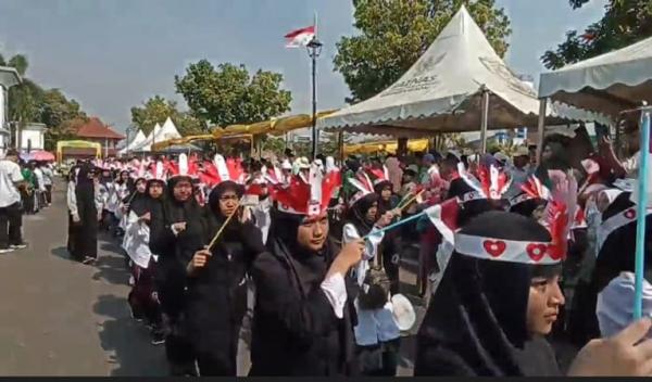 Puluhan Ribu Santri Di Kendal Meriahkan Karnaval Peringatan Hari Santri