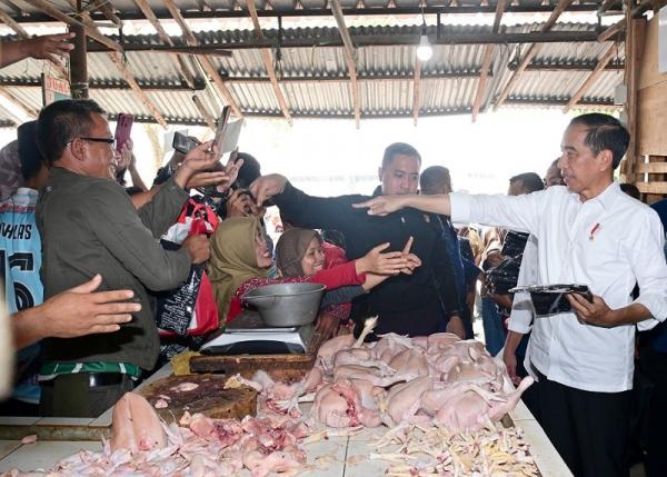 Kunjungi Pasar Citeko Jokowi Sebut Harga Beras Dan Cabai Masih Tinggi