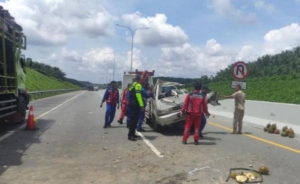 Kecelakaan Di Tol Permai Pikap Bermuatan Durian Tabrak Truk 1 Tewas 2