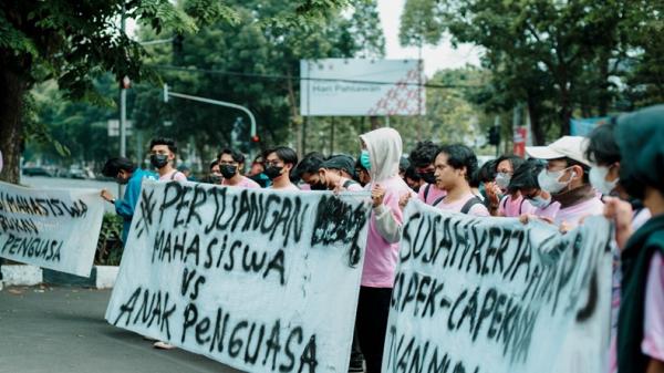 Putusan Mk Batas Usia Capres Cawapres Mahasiswa Jabar Sebut