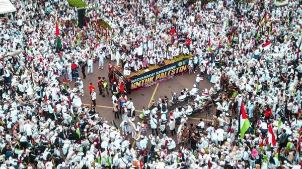 Puluhan Ribu Warga Karawang Turun Ke Jalan Doakan Rakyat Palestina