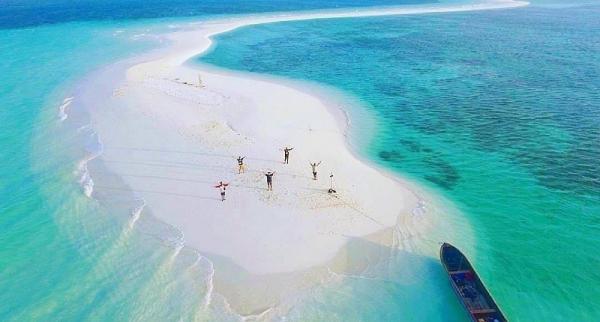 Surga Tersembunyi Di Maluku Unik Ada Hamparan Pasir Di Tengah Laut